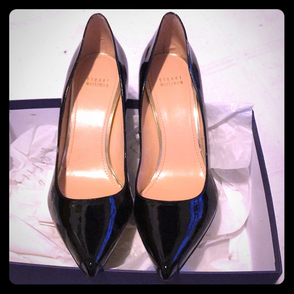 Black patent leather skinny pump